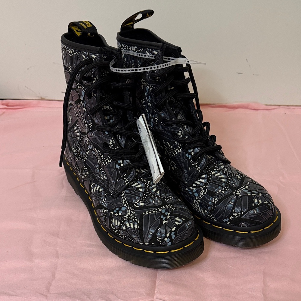 Dr. Martens 1460 8-eye in Black and gray butterfly Patterned Lace Up Boots.NEW! - Picture 2 of 10